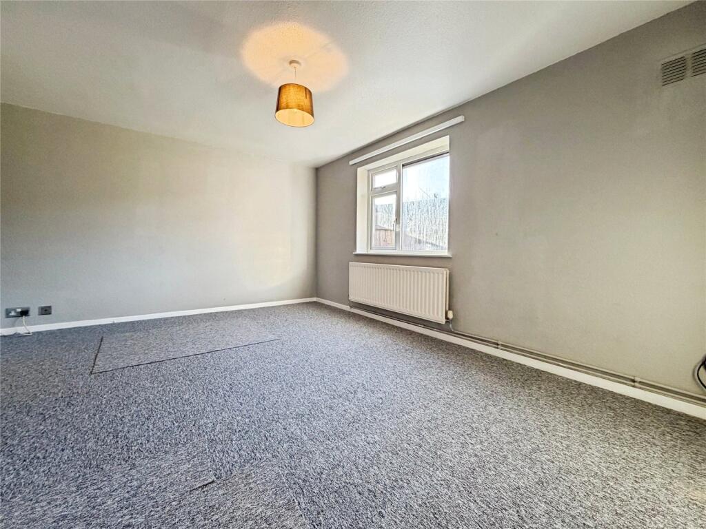 Bettesworth Road, Hemswell Cliff, Gainsborough, Lincolnshire, DN21 photo 3