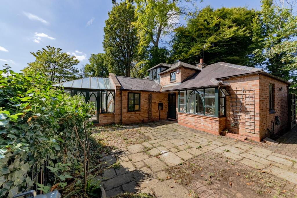 3-bed detached on Cone Lane, Stoneygate, Leicester, £485,000