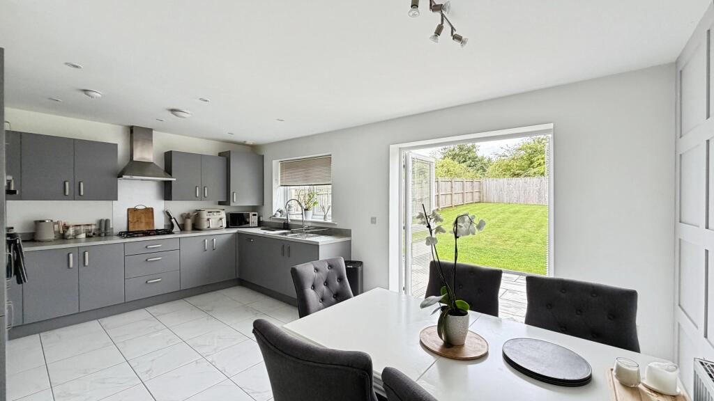 House in Wakefield, Normanton - More