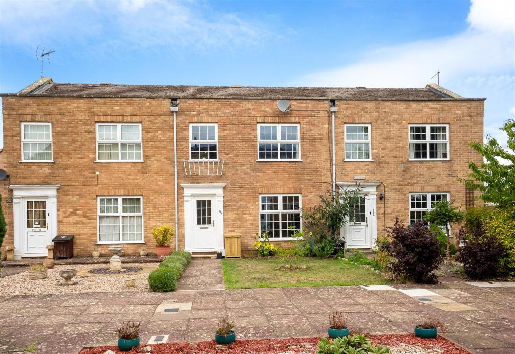 Main image of property: Fosseway Avenue, Moreton-in-Marsh