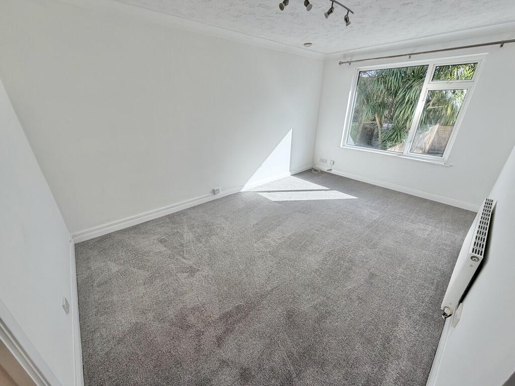 Meadowsweet Road, Creekmoor photo 2