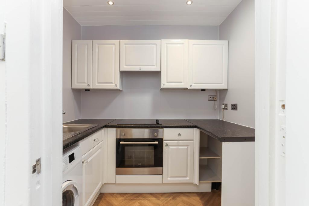 Apartment in Glasgow, Budhill - View 3