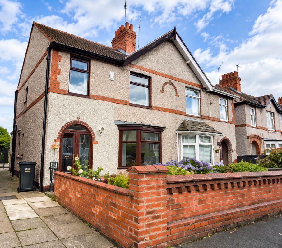 Main image of property: 8 Kingsway, Nuneaton, Warwickshire, CV11 5LP