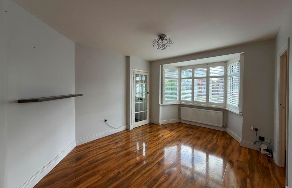 Apartment in Southall - View 3