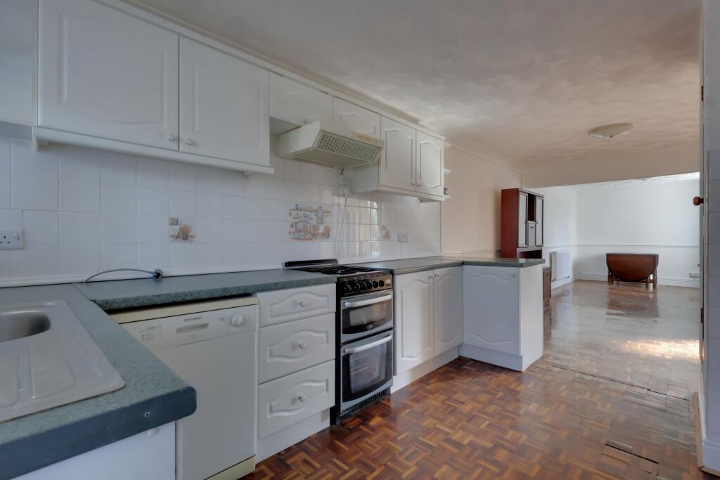 Tyrrel Lawn, Havant photo 2