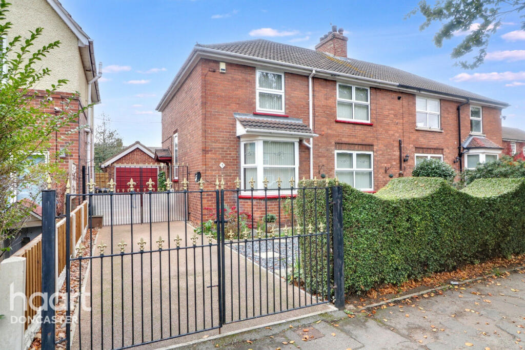 4-bed semi-detached on Lancaster Avenue, Kirk Sandall, Doncaster, £270,000