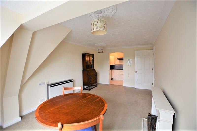 Uxbridge Road, Hatch End photo 4