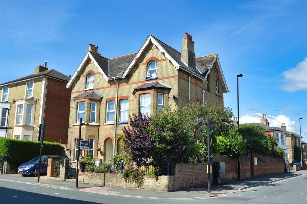 4-bed semi-detached on Central Ryde, £310,000