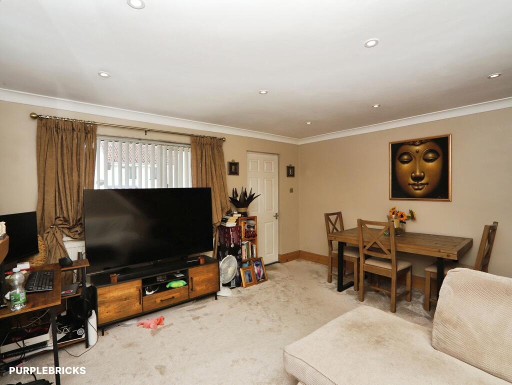 House in Newport - View 4