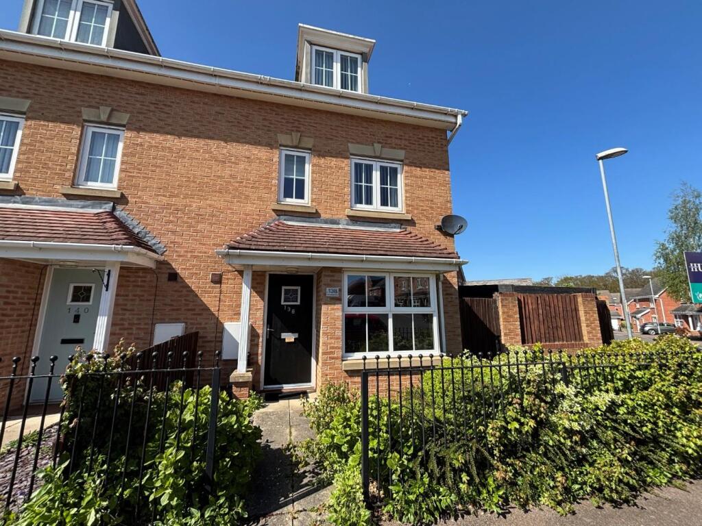 Main image of property: Sunningdale Way, Gainsborough, DN21 1JE