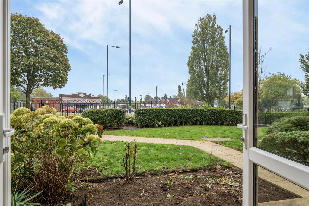 Apartment in Birmingham, World's End - View 4