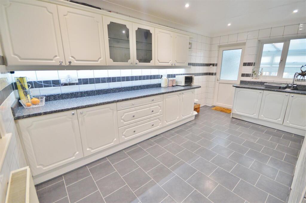 Aragon Close, Clacton-on-Sea, Essex photo 3
