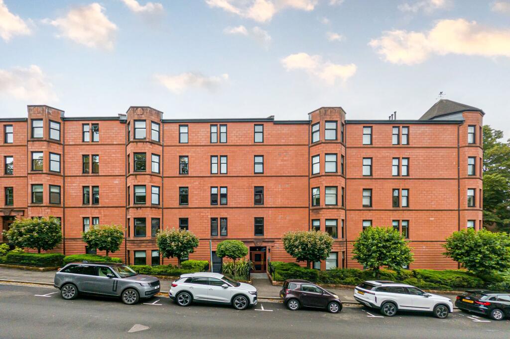 3-bed flat on Kingsborough Gate, Hyndland, Glasgow, £450,000
