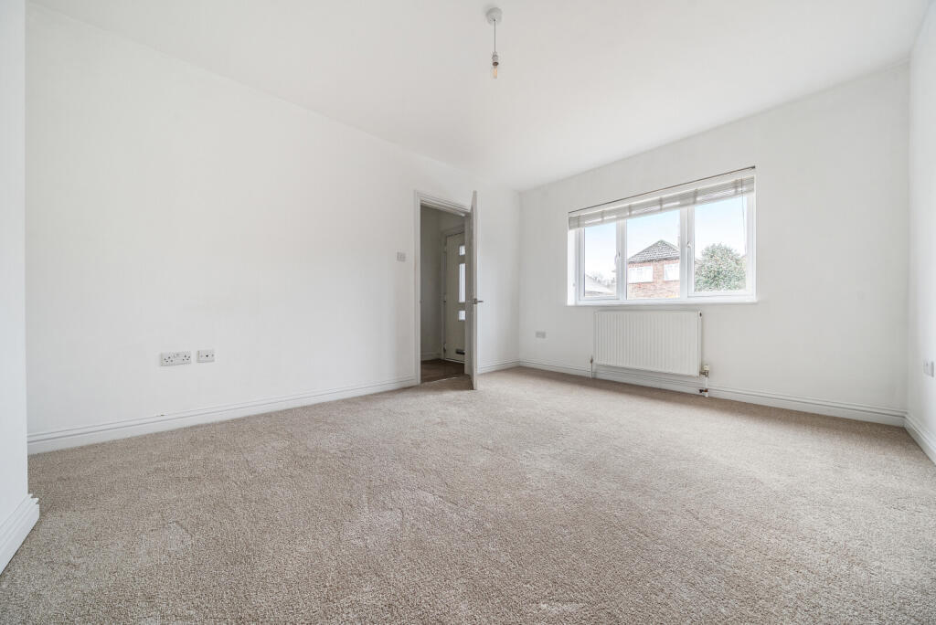 House in Waverley, Cranleigh - More
