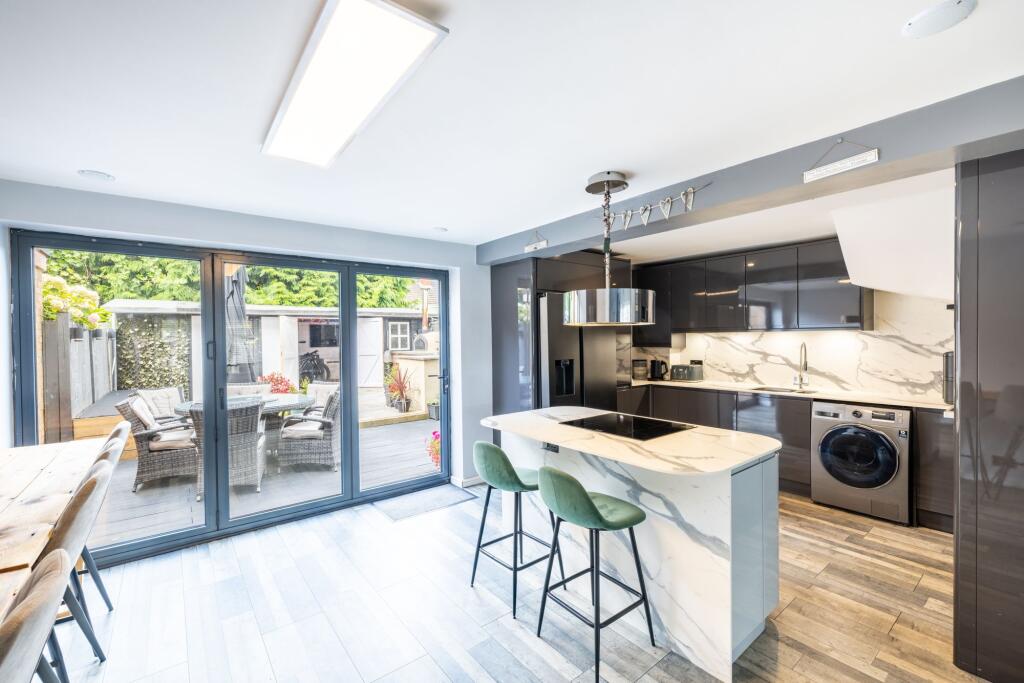 House in Crawley, Worth - View 2