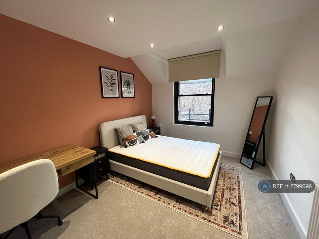 Main image of property: New Briggate, Leeds, LS2