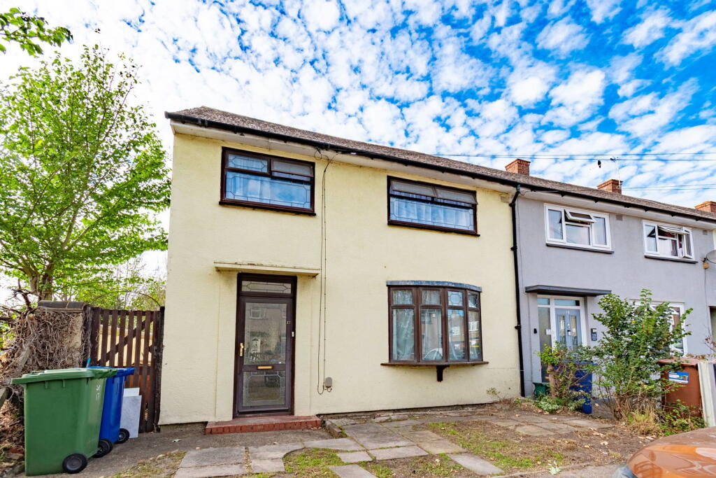 Main image of property: Carnach Green, South Ockendon, RM15 5PY
