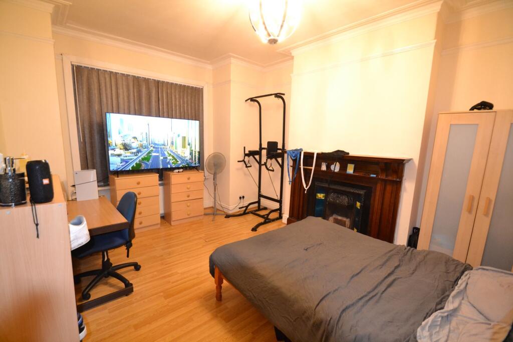 2 bedroom house share for rent