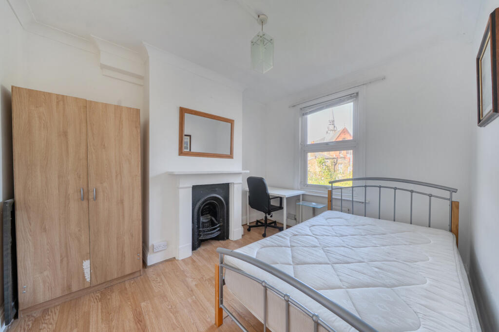 House in London - View 5
