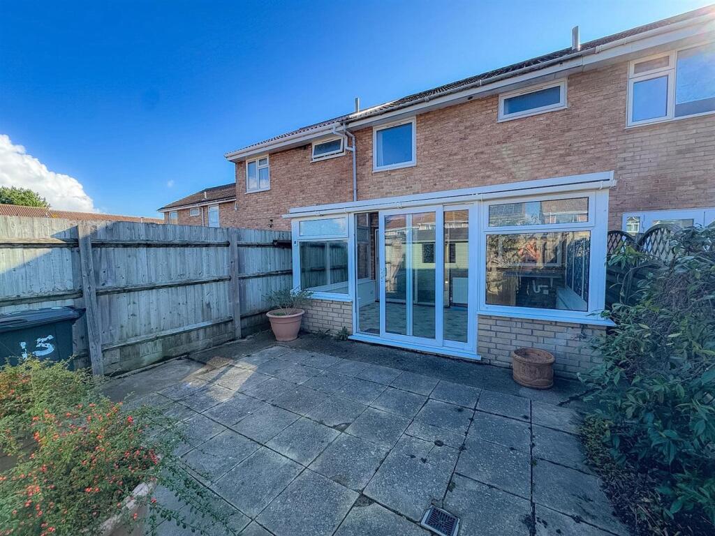 Pelican Close, Worle, Weston super Mare photo 4