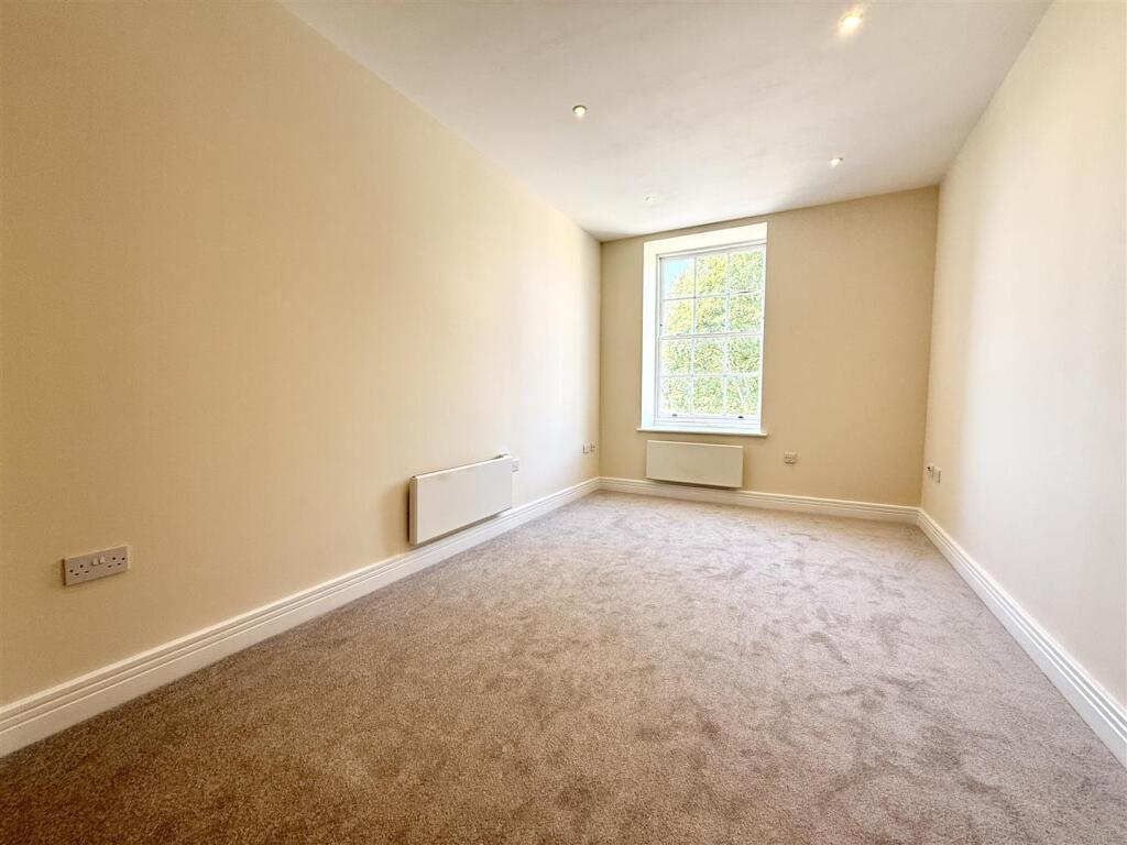 Apartment in Winchester, Wickham - View 4