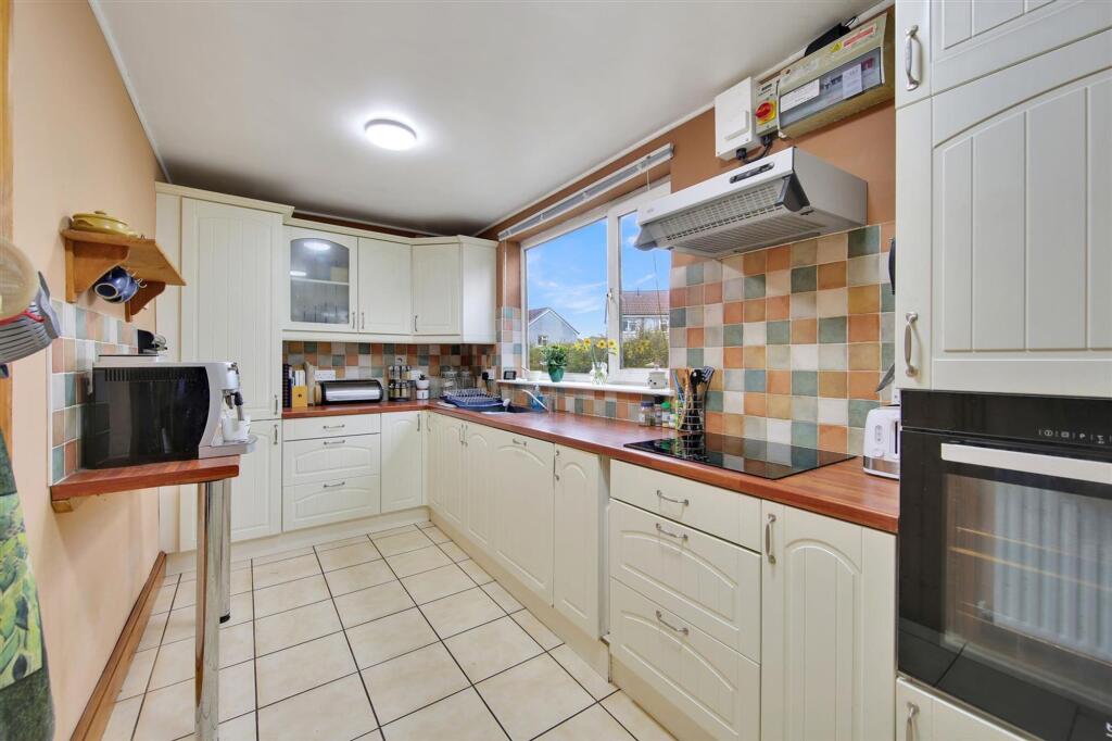 9 Gill Lane, Grassmoor, S42 photo 2