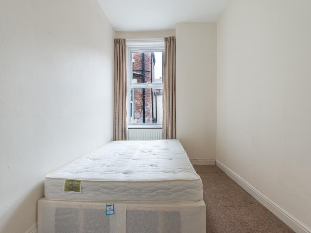 3 bedroom ground floor flat for rent