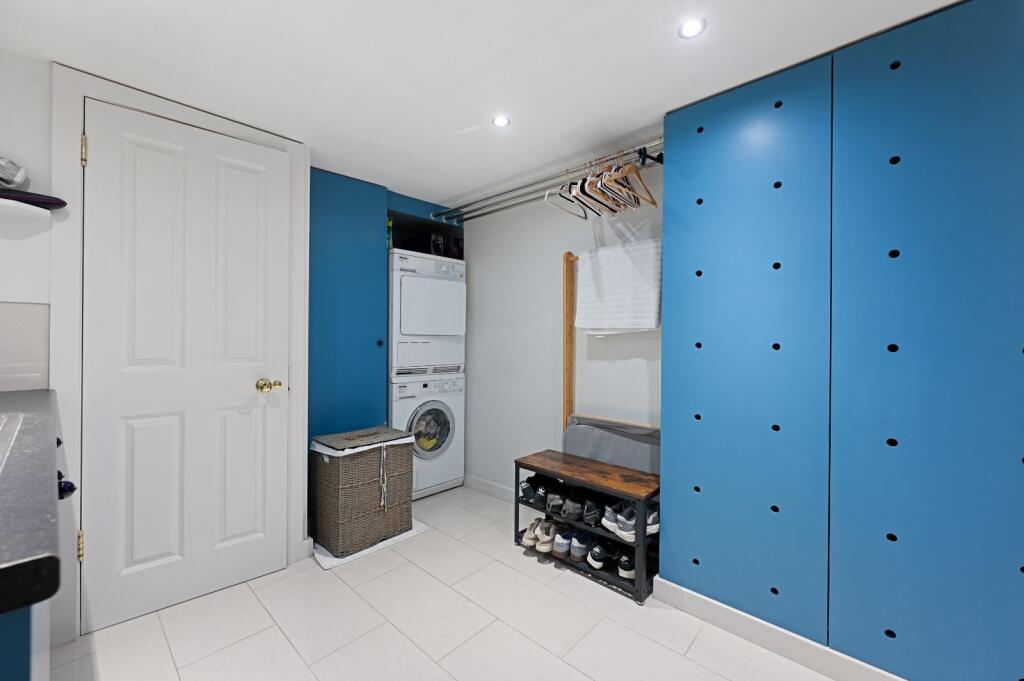House in London - View 5
