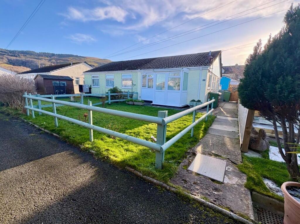 Main image of property: 15 Glan Y Mor, Fairbourne, LL38 2BX