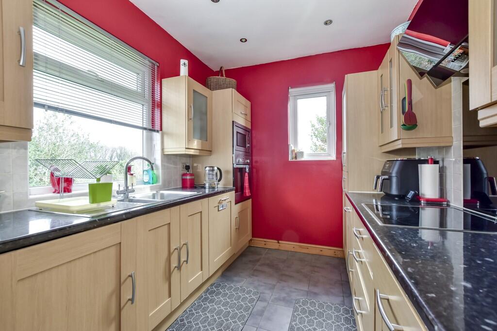 Apartment in Watford, Hertfordshire - View 5
