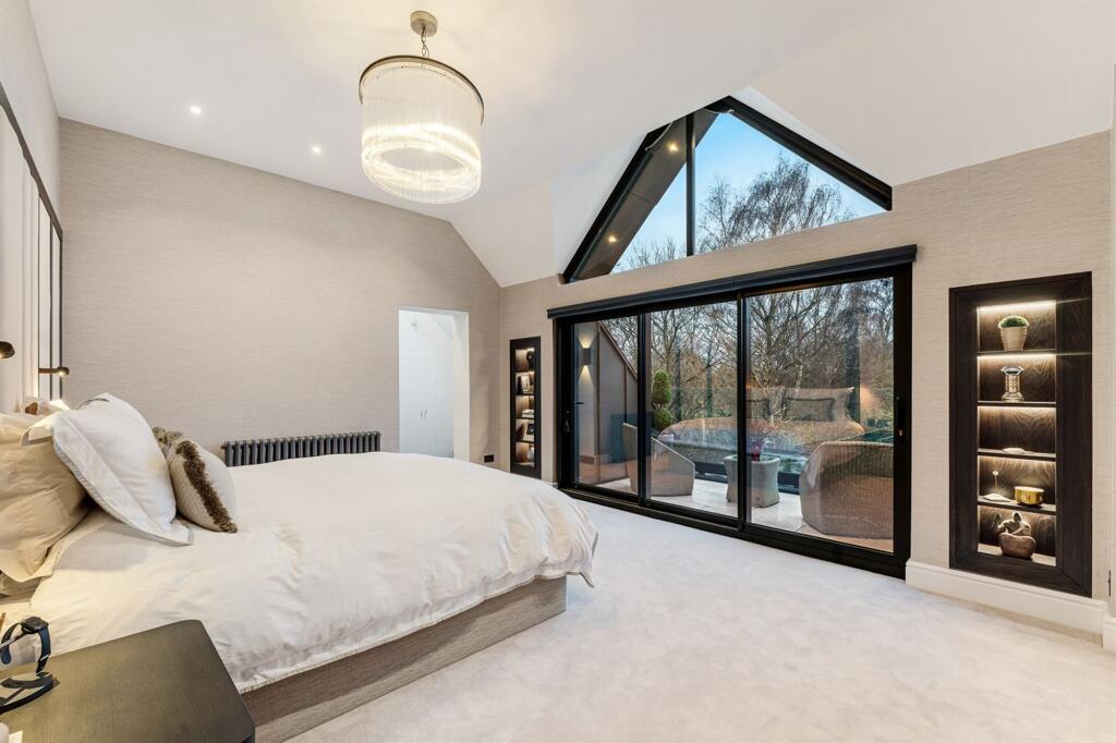 Whitbarrow Road, Lymm, WA13 photo 3