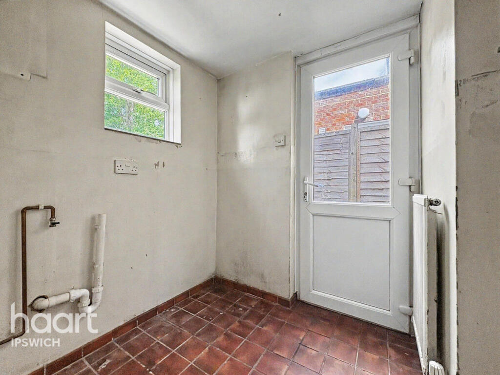 Tuddenham Avenue, Ipswich - More