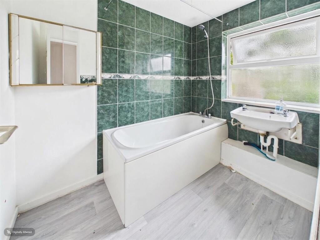 House in Crawley, Furnace Green - View 5