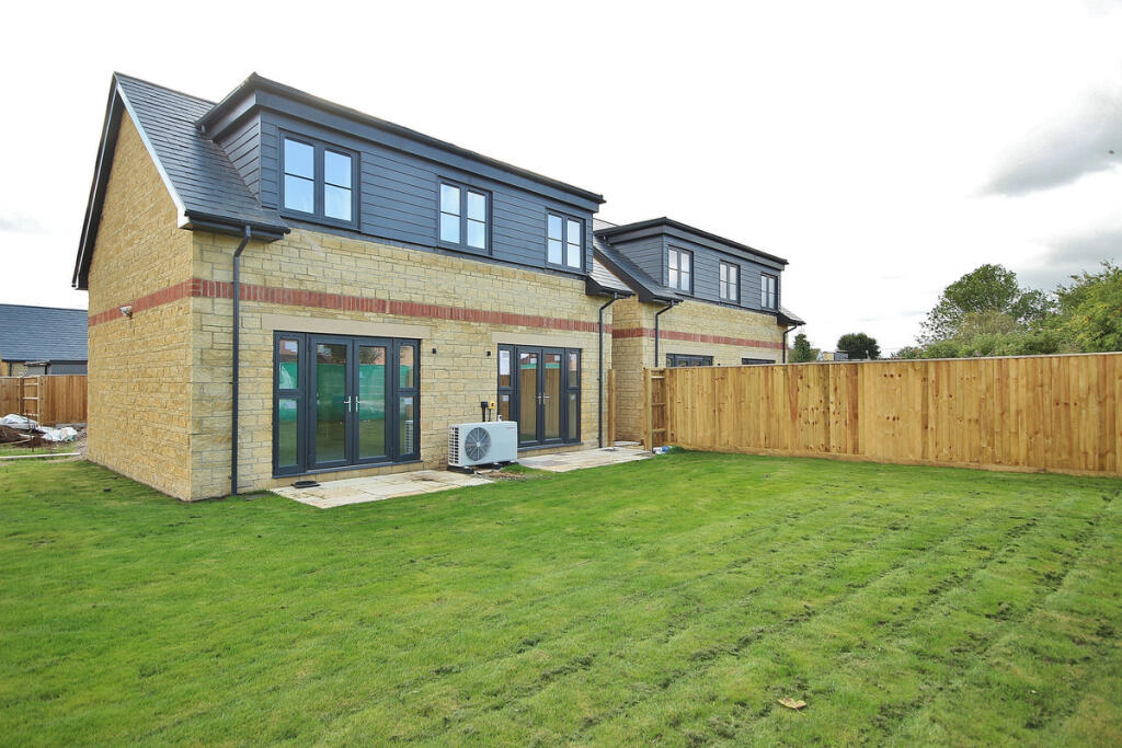 Main image of property: Milestone Gardens, Carterton, OX18