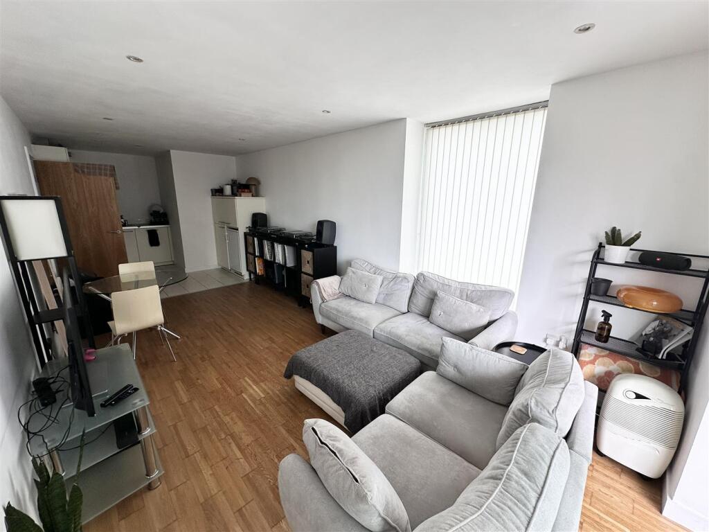 Apartment in Manchester, Hulme - More