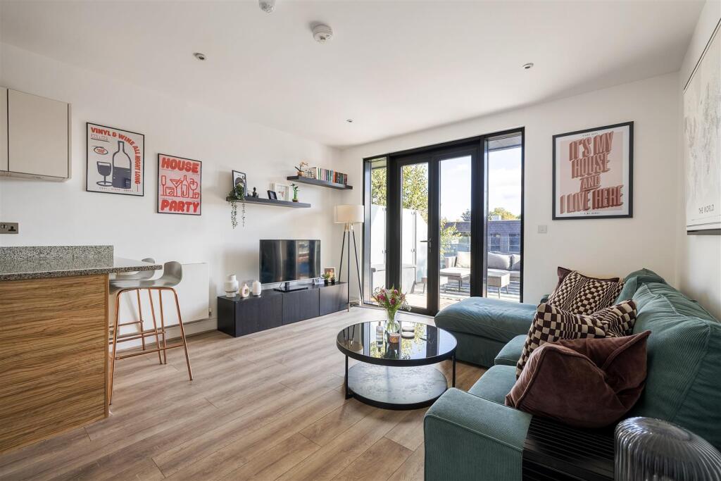 Apartment in London, Highams Park - View 2