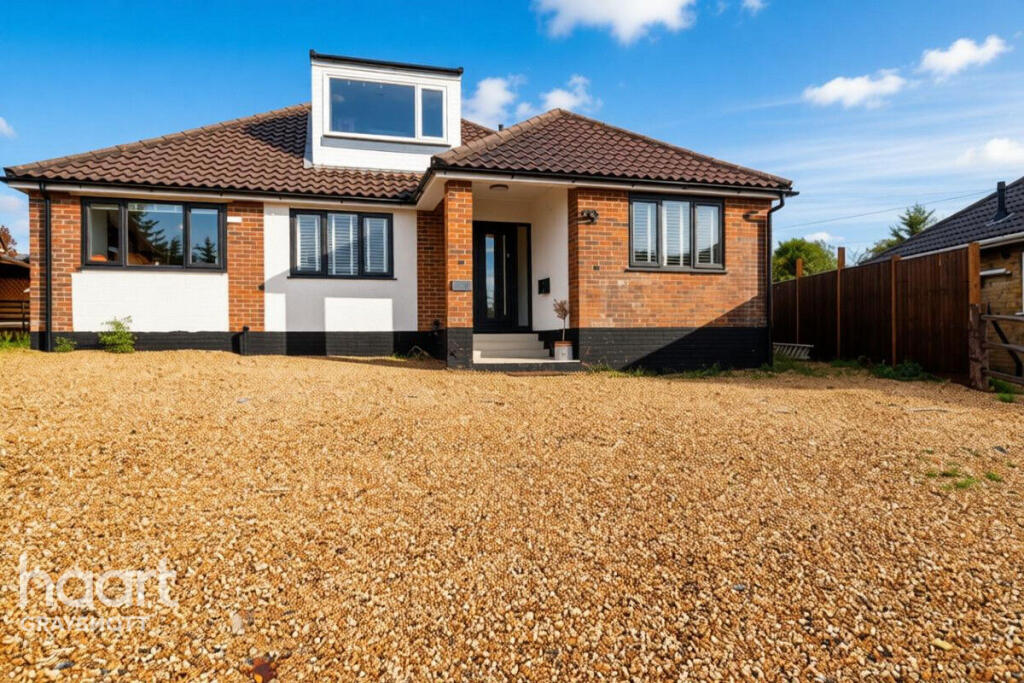 4-bed house on Imadene Crescent, Lindford, £675,000