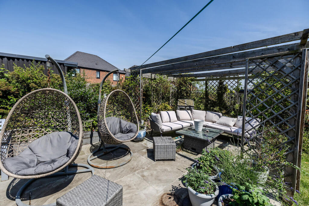 House in Newcastle upon Tyne, Woolsington - More