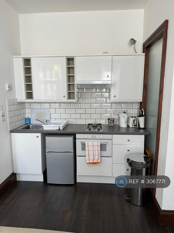 Apartment in Glasgow, Ibroxholm, Bellahouston - View 5