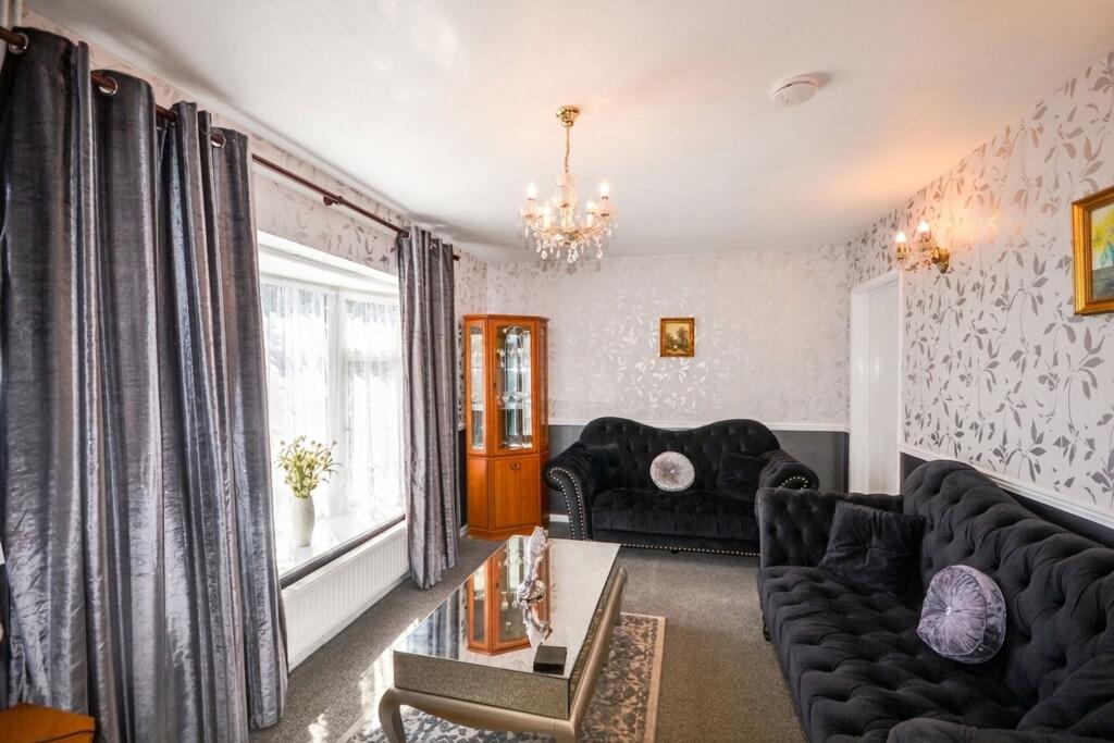 House in Tonbridge - More