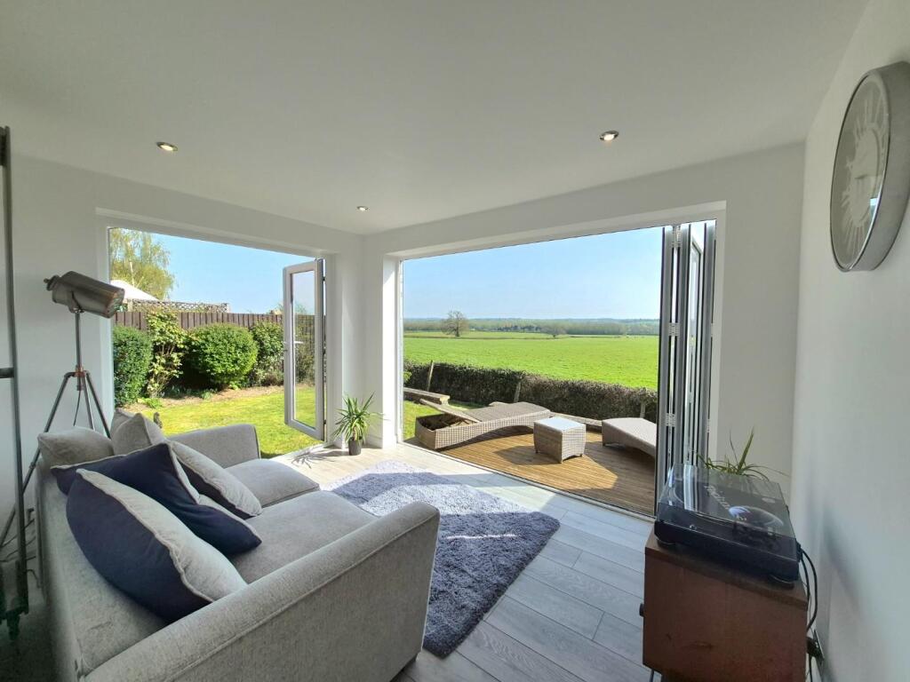 House in Northamptonshire NN6, Earls Barton - View 2