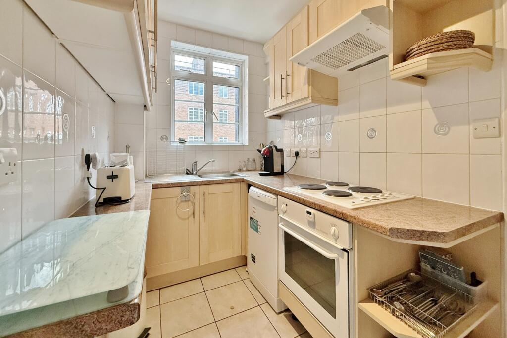 Apartment in London - View 5