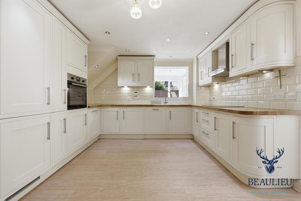 House in Chelmsford, Boarded Barns - View 5