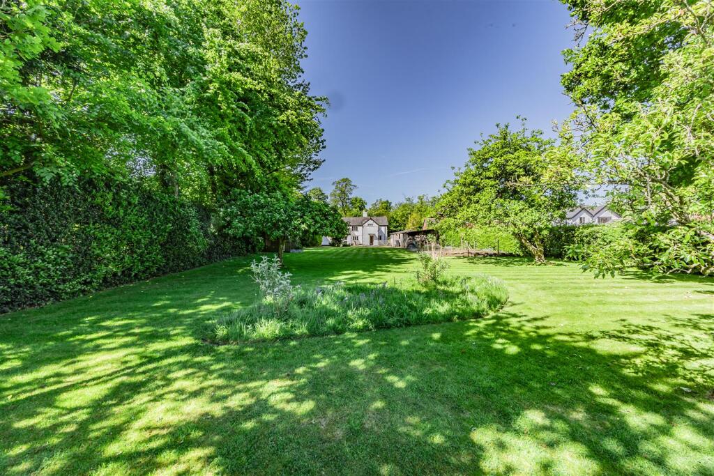 Gladstone Cottage - 573 London Road, Davenham, CW9 8LN photo 4