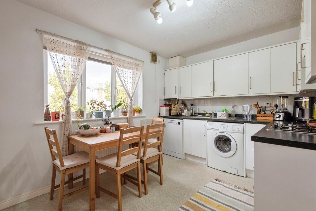 House in Stevenage, Hertfordshire - View 3