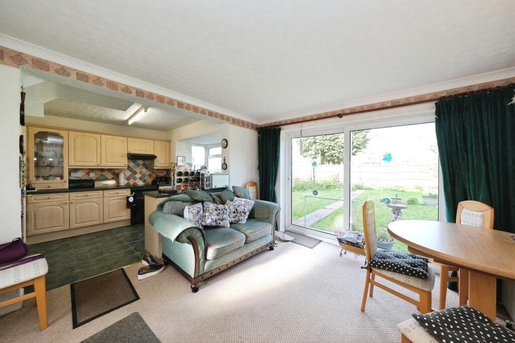 House in Mansfield, Nottinghamshire - More