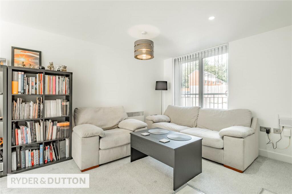 Apartment in Oldham, Hey, Waterhead - View 5