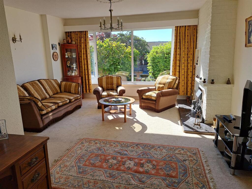 17 Kingswood Road,  Copthorne, Shrewsbury, SY3 8UX photo 2