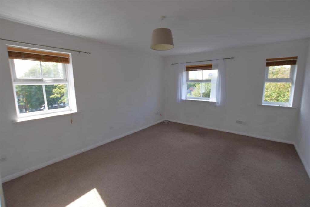Apartment in Coventry, Bishopsgate Green, Hillfields - View 2