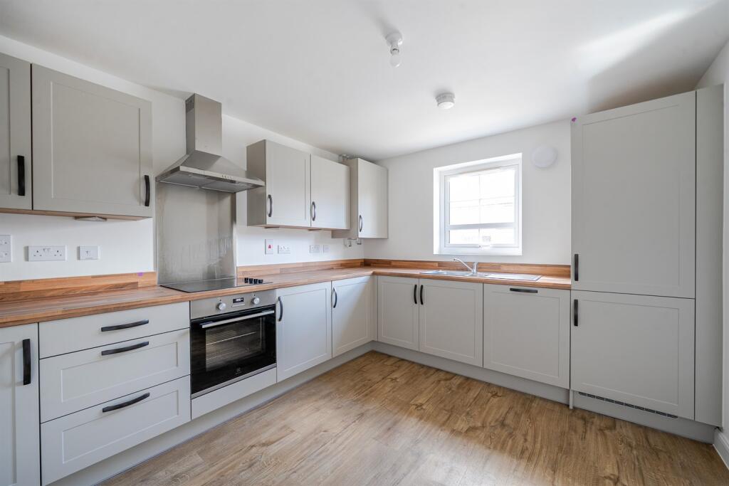 House in Arborfield Green, Finchampstead - View 2